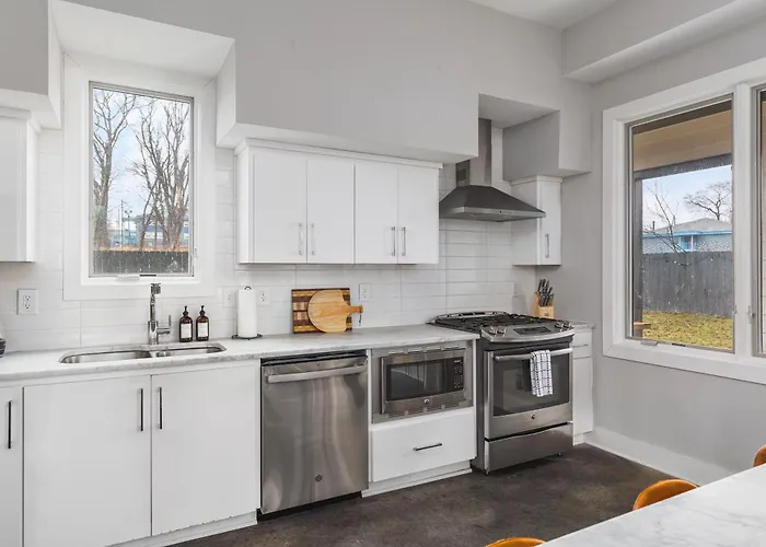 Modern Luxury Rooftop Deck, 3 Mi To Downtown