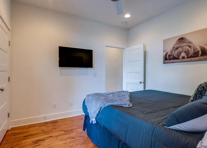 10 Percent Off New Home Downtown Sleeps 8