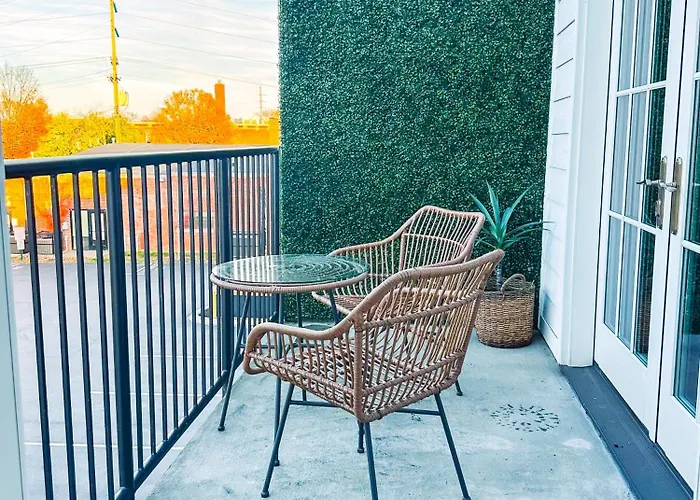 Cozy Cabin - 2 Miles To Broadway & Free Parking